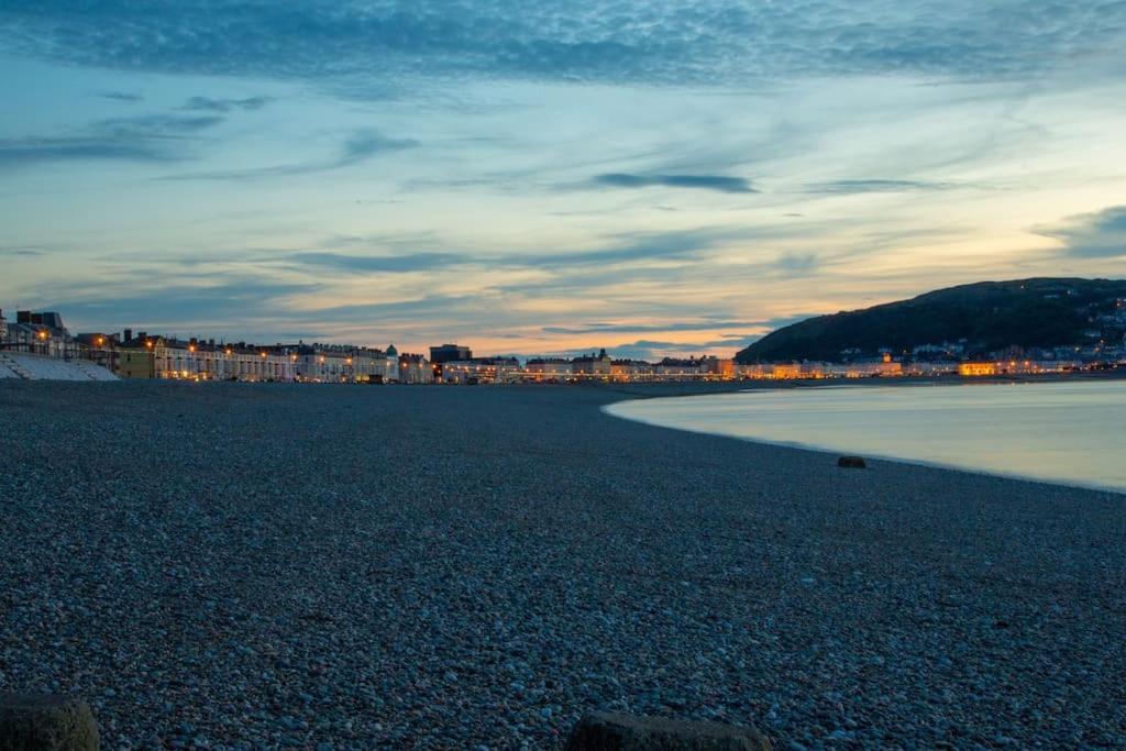 Grove House No.07 - Luxury Apartment Close To The Llandudno Beach Kültér fotó